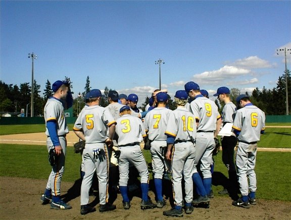 Huddle.JPG (122159 bytes)